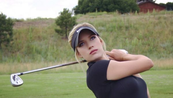 Pegolf Terseksi Pukau Jutaan Penggemar di Instagram