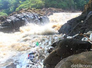 Cukup di Bandung Saja Ada Air Terjun Beracun! Cukup di Bandung Saja Ada Air Terjun Beracun!