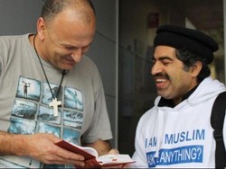 Imam Muda Australia Tangkal Islamofobia dari Warung Kopi