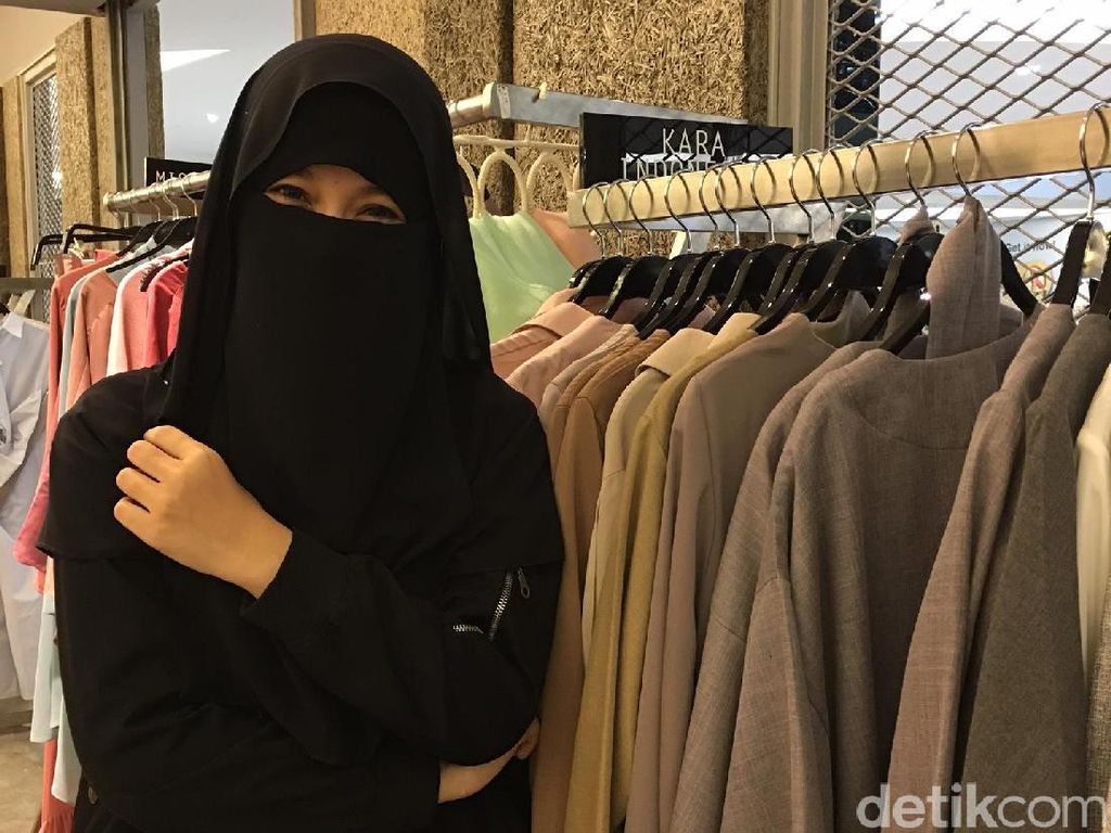 Cadar Poni Hingga Mata Elang, Mengenal Tipe-tipe Niqab di Indonesia Cadar Poni Hingga Mata Elang, Mengenal Tipe-tipe Niqab di Indonesia