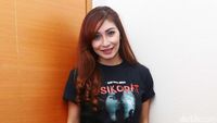 Baby Margaretha Bosan Tampil Seksi