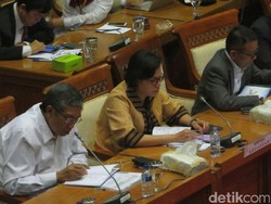 Malam-malam Sri Mulyani ke DPR Bahas Pajak Intip Rekening