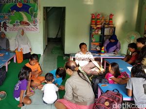 Mengintip Tempat Belajar Anak Berkebutuhan Khusus di Dolly Mengintip Tempat Belajar Anak Berkebutuhan Khusus di Dolly