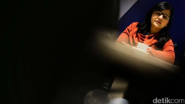 Ratu Tisha saat masih bertugas menjadi Sekjen di kantor PSSI.