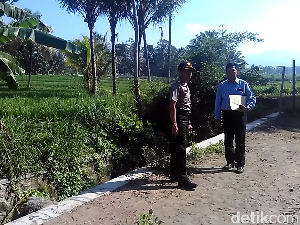 Polisi Duga 143 KIS Warga Surabaya Sengaja Dibuang di Sungai Polisi Duga 143 KIS Warga Surabaya Sengaja Dibuang di Sungai