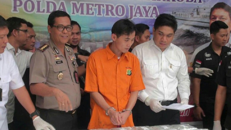 WN China Penyelundup 41 Kg Sabu Menyamar Jadi Pekerja Restoran