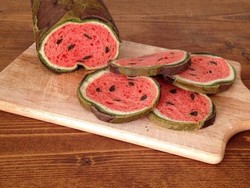 Roti dengan Hiasan Semangka yang Unik hingga 3 Cara Makan Fried Chicken