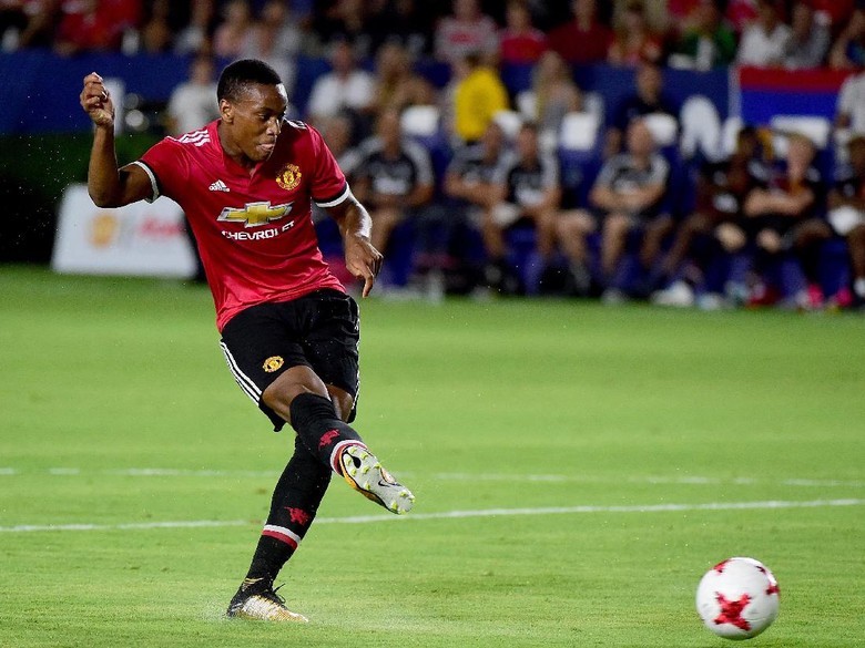 Soal Masa Depan Martial di MU, Sang Sepupu Angkat Bicara Soal Masa Depan Martial di MU, Sang Sepupu Angkat Bicara