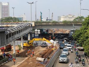 Ada Gangguan Pipa, Proyek Underpass Mampang-Kuningan Bakal Molor Ada Gangguan Pipa, Proyek Underpass Mampang-Kuningan Bakal Molor