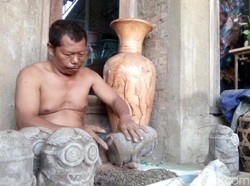 Pengrajin Keramik di Jepara Kesulitan Bahan Baku Tanah Liat