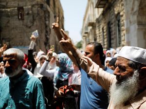 Foto: Begini Aksi Protes Warga Palestina di Luar Masjid Al-Aqsa Foto: Begini Aksi Protes Warga Palestina di Luar Masjid Al-Aqsa
