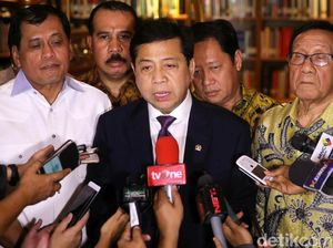 Dijenguk Kolega, Setya Novanto Masih Pakai Infus