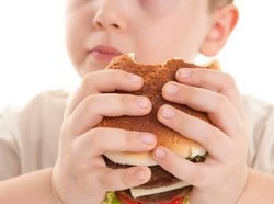 Alami Penyakit Obsesi Makan, Anak Ini Bisa Makan Tisu hingga Kotoran di Lantai!