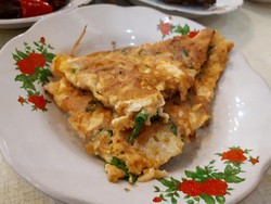 5 Bahan Sederhana Ini Bisa Bikin Telur Dadar Jadi Lauk Sarapan Enak