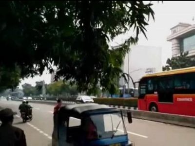 Foto: Di Tempat Ini Pemobil Masuk Busway dan Dipaksa Mundur TransJ