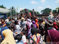 Hari Jadi Wonosobo ke-192, Ribuan Warga Rebutan Gunungan