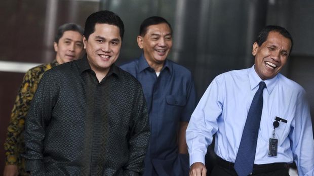 Erick Thohir (kiri) memaparkan empat poin pembahasan dalam rapat koordinasi Asian Games 2018 yang dipimpin Wapres Jusuf Kalla. (