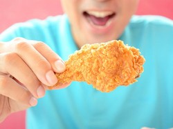 Bagaimana Ya Sensasi Berendam dengan Air Mandi Beraroma Ayam Goreng KFC?