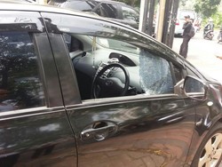 Lagi Makan Sop Konro, Mobil Petinggi PP Muhammadiyah Dirusak