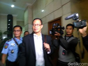Usai Rapat dengan Pansus, Muhtar Ependy dan Niko Datangi Bareskrim Usai Rapat dengan Pansus, Muhtar Ependy dan Niko Datangi Bareskrim