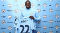 Rekor Walker tak bertahan lama karena City kemudian membuat rekor baru saat mengangkut Benjamin Mendy dari AS Monaco. Nilai transfernya 52 juta poundsterling. (Foto: Twitter @ManCity)