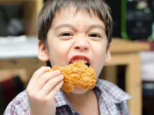 Si Kecil Doyan Fried Chicken? Ini Porsi yang Tepat Menurut Ahli Gizi Si Kecil Doyan Fried Chicken? Ini Porsi yang Tepat Menurut Ahli Gizi