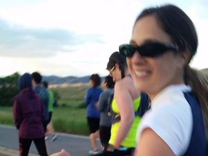 Wow, Ibu Ini Maraton Sambil Mendorong 3 Stroller Berisi Anaknya Sekaligus