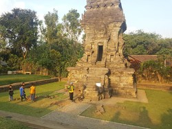 Ini Candi Kidal, Objek Wisata Bersejarah yang Diseruduk Mobil