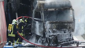 Truk Terbakar dan Akibatkan Kemacetan