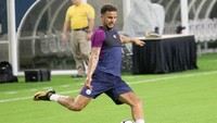 Manchester City kembali memecahkan rekor transfer bek musim ini. Kyle Walker dibeli dari Tottenham Hotspur dengan harga 50 juta pound (RP 868 M). Namun, angka itu langsung dipecahkan beberapa hari kemudian... oleh City lagi. (Foto: REUTERS/Daniel Kramer)