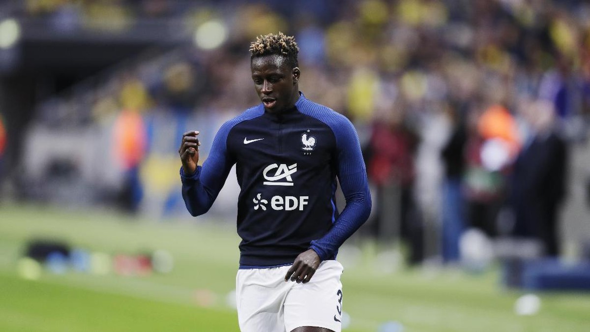 Benjamin Mendy terancam absen di pekan pertama Premier League (Foto: Nils Petter Nilsson/Ombrello/Getty Images)