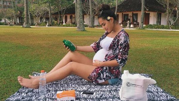 Nikah 13 Mei Lalu, Berapa Usia Kehamilan Raquel Katie Larkin?