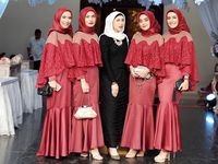 model baju bridesmaid hijab 2020