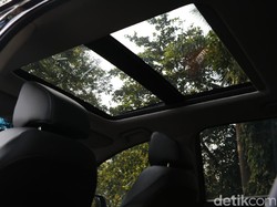 Hati-hati Sunroof Mobil Bisa Pecah Sendiri