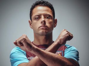 Mourinho Tak Pernah Berpikir untuk Pulangkan Chicharito ke MU