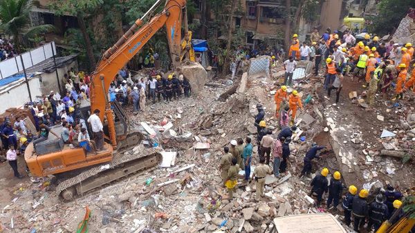 8 Orang Tewas Akibat Bangunan Ambruk di India