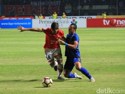 Hasil Liga 1 Pekan 16: Persipura di Puncak Klasemen, Persib Dekati Zona Degradasi