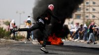 Aksi Pemuda Palestina versus Polisi Israel