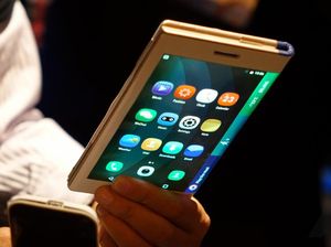 Canggih, Tablet Ini Bisa Dilipat Menjadi Ponsel