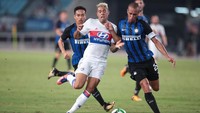 Inter memperlihatkan penampilan yang lebih agresif secara keseluruhan. Meski begitu, Inter tak sanggup mencetak gol di babak pertama sehingga skor 0-0. Foto: REUTERS/Stringer
