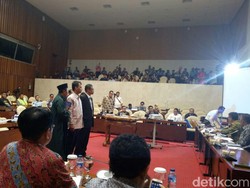 Pansus Hak Angket KPK Hadirkan Muhtar Ependy dan Miko Panji