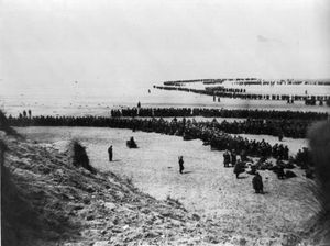 Potret Langka Detik-detik Evakuasi Dunkirk yang Menegangkan