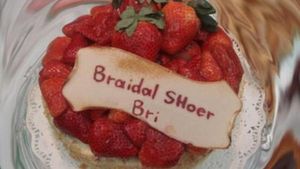 Waduh! Tulisan Kue Ulang Tahun Ini Ketahuan Typo Saat Sudah Jadi