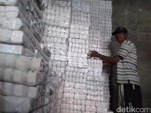 Garam Naik, Pedagang Makanan di Magelang Bingung