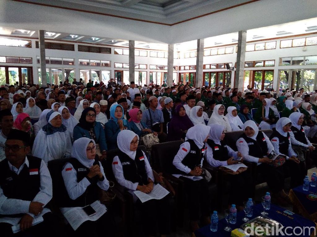 1.799 Calon Jemaah Haji dari Garut Siap Ibadah ke Tanah Suci 1.799 Calon Jemaah Haji dari Garut Siap Ibadah ke Tanah Suci