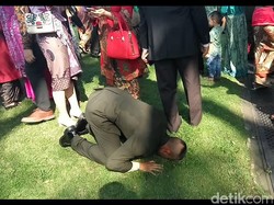 Sujud Syukur Perwira TNI-Polri dan Tangis Haru Orang Tua