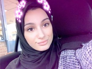 Penampilan Adik Zayn Malik Pakai Jilbab yang Membuat Pangling