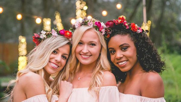 Foto: 15 Inspirasi Seragam Bridesmaid yang Bisa Kamu Coba