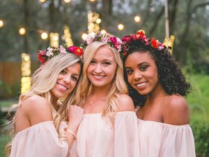 Foto: 15 Inspirasi Seragam Bridesmaid yang Bisa Kamu Coba