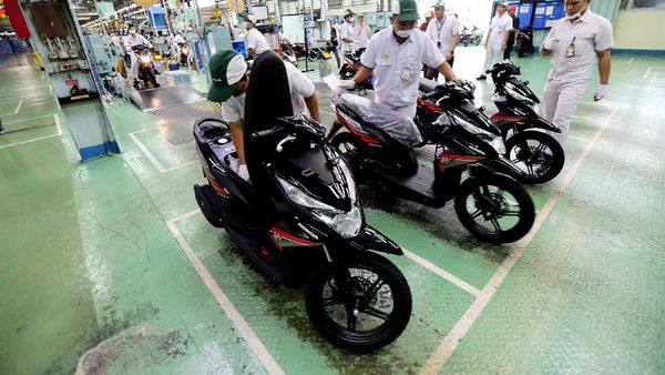 Melihat Perakitan Motor Honda di Sunter